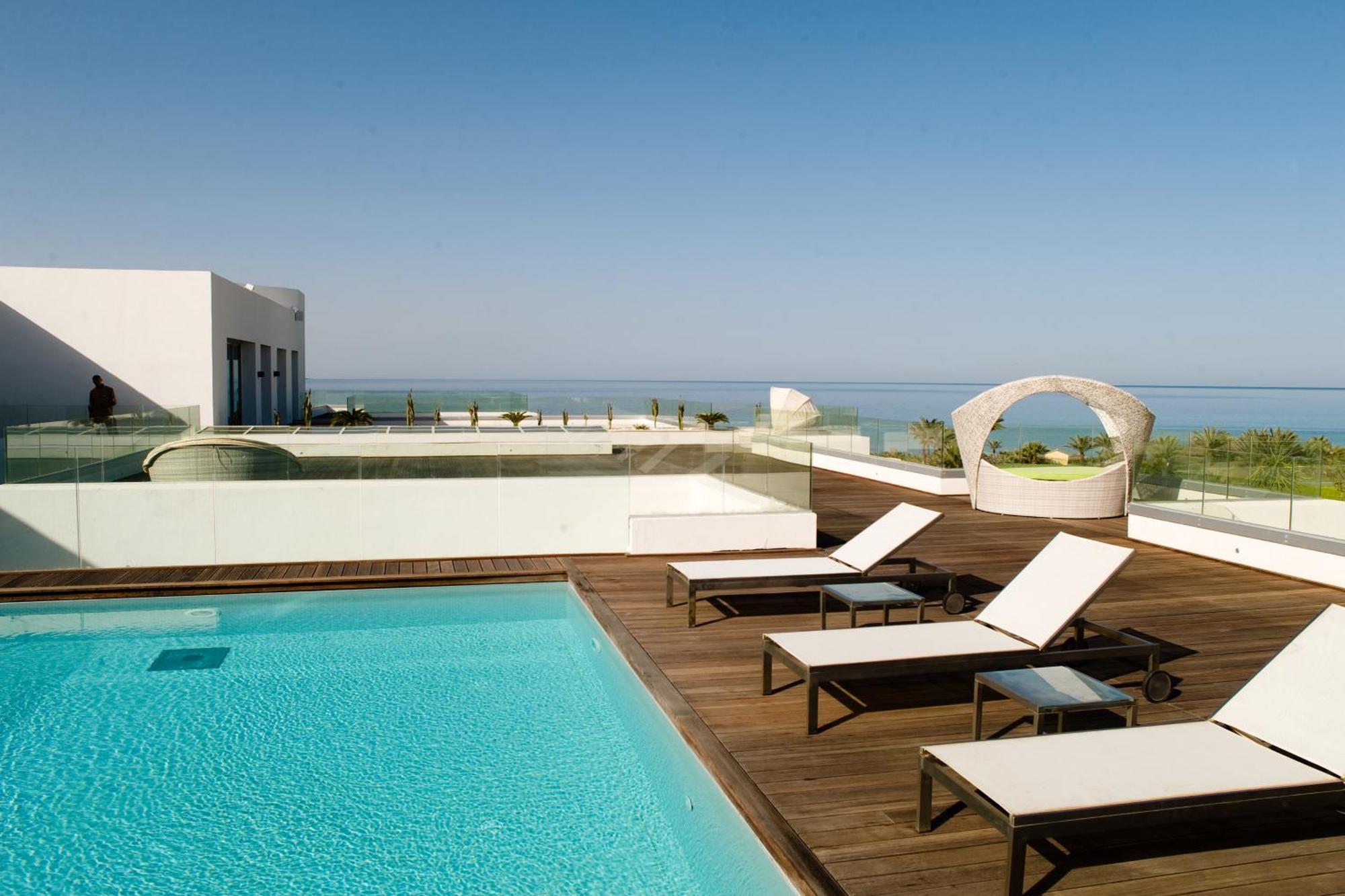 Royal Thalassa Monastir Exteriör bild Rooftop pool at the hotel