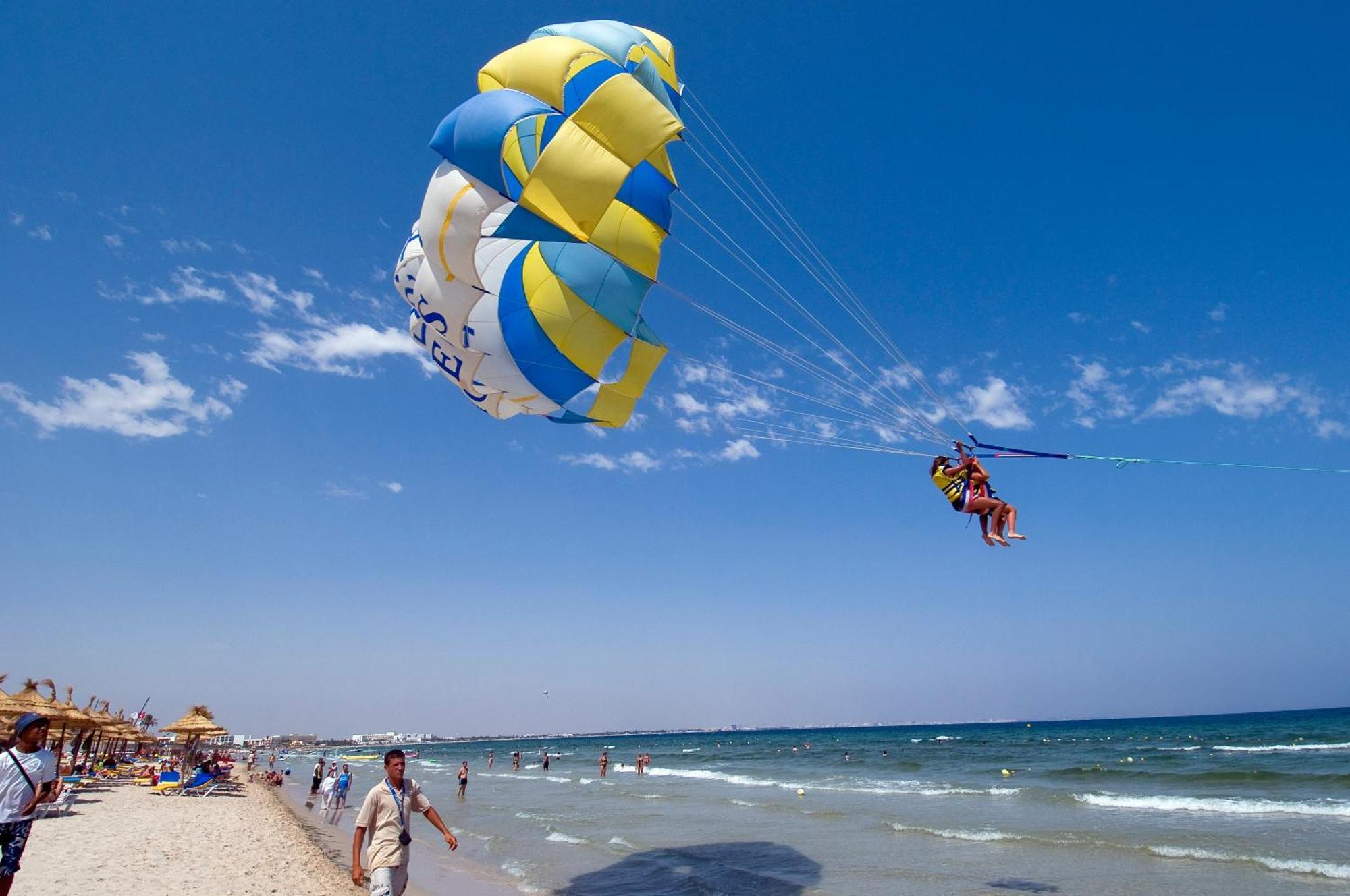 Royal Thalassa Monastir Exteriör bild Parasailing in Benidorm, Spain
