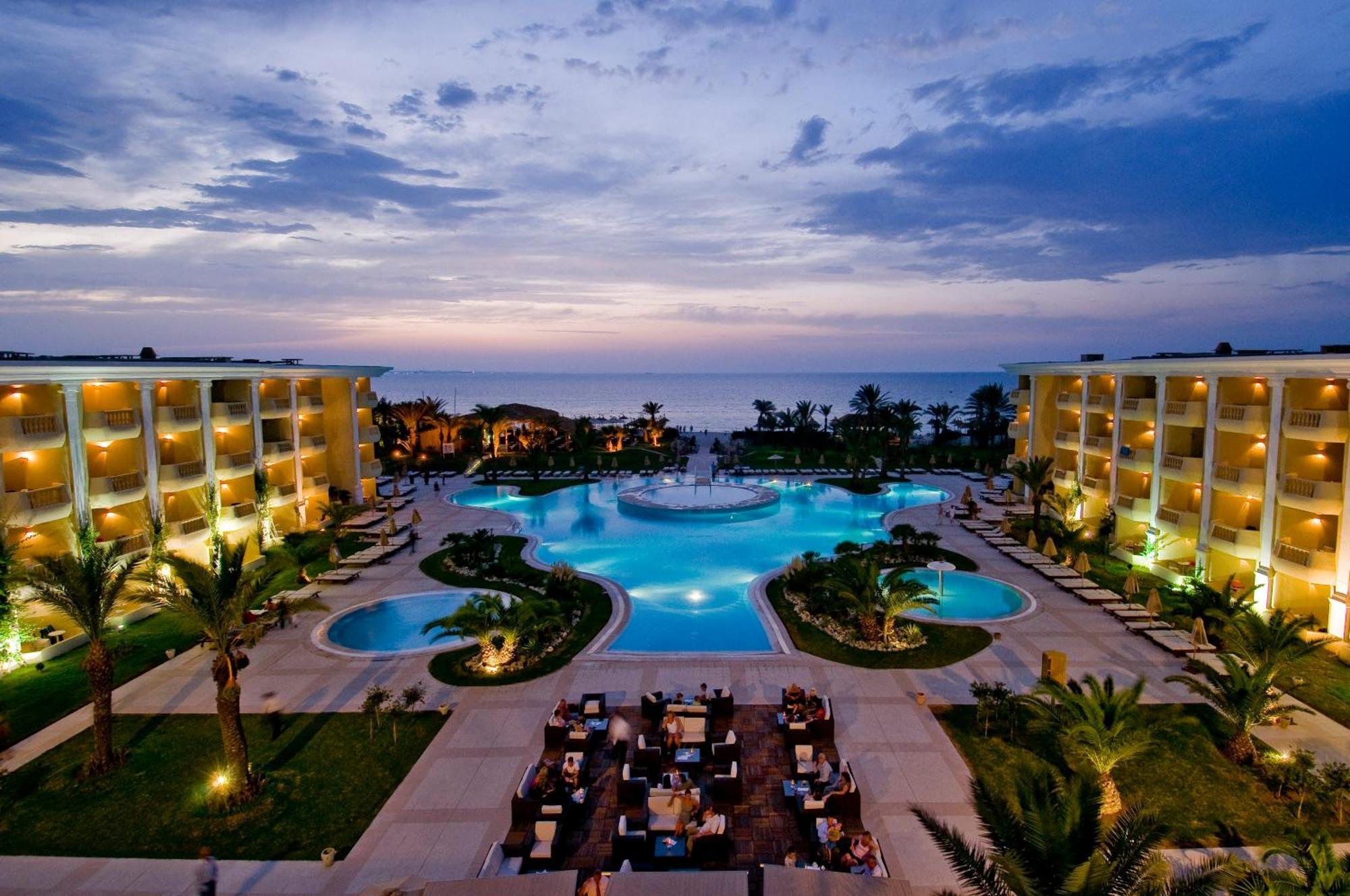 Royal Thalassa Monastir Exteriör bild The resort at sunset