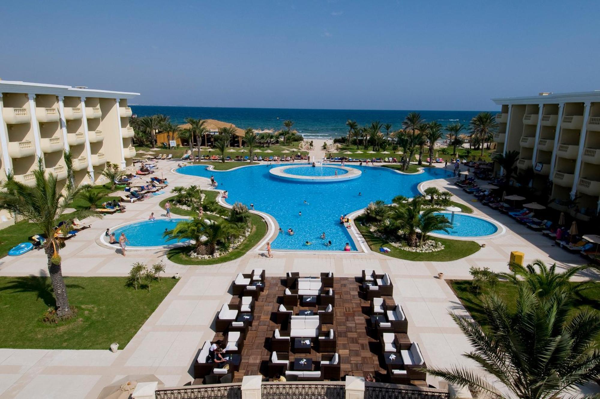 Royal Thalassa Monastir Exteriör bild The resort's main pool