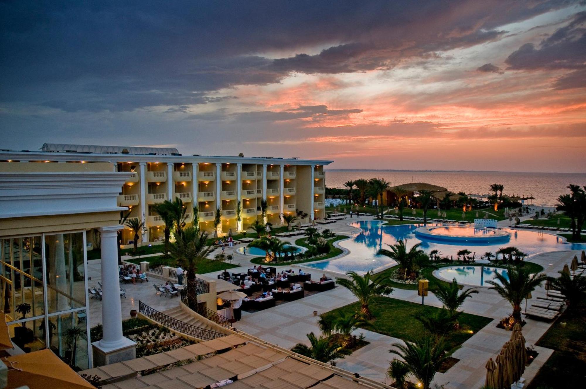 Royal Thalassa Monastir Exteriör bild Sunset at the resort