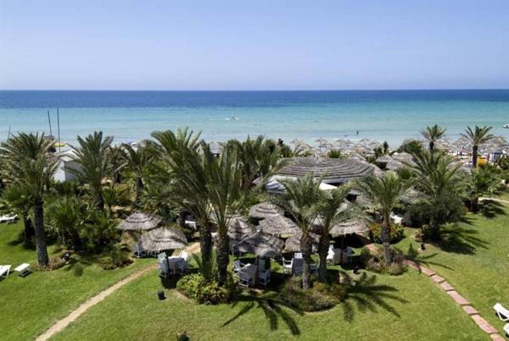 Royal Thalassa Monastir Exteriör bild View of the beach
