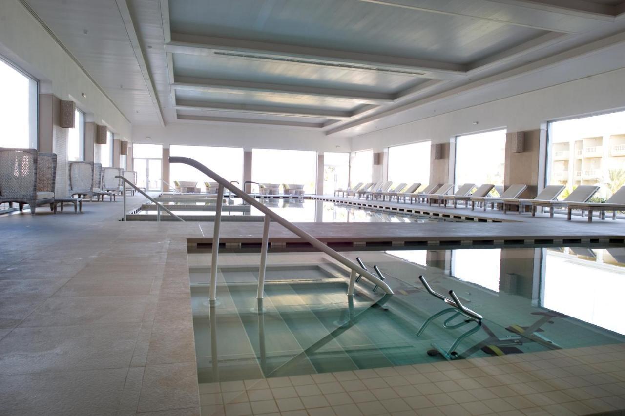 Royal Thalassa Monastir Exteriör bild The swimming pool
